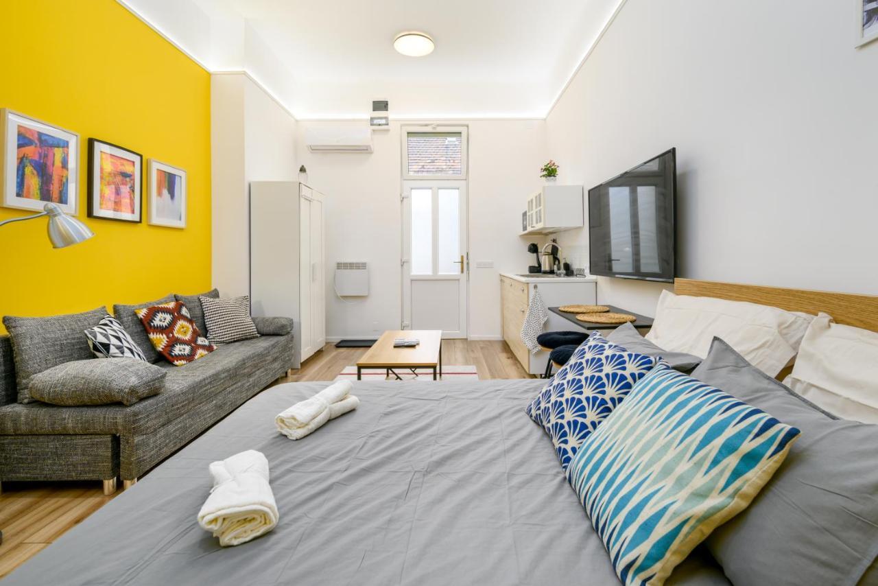 Apartment Stylish Yellow In The Heart Of *