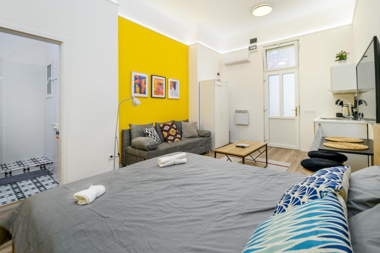 Stylish Yellow In The Heart Of Apartment