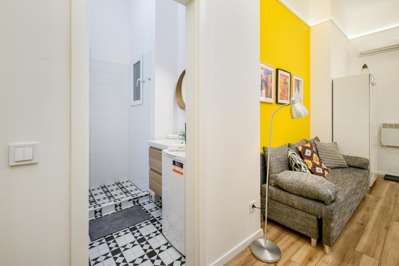 Stylish Yellow In The Heart Of Apartment